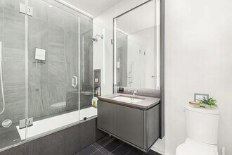 77 Charlton St in New York, NY - Building Photo - Building Photo