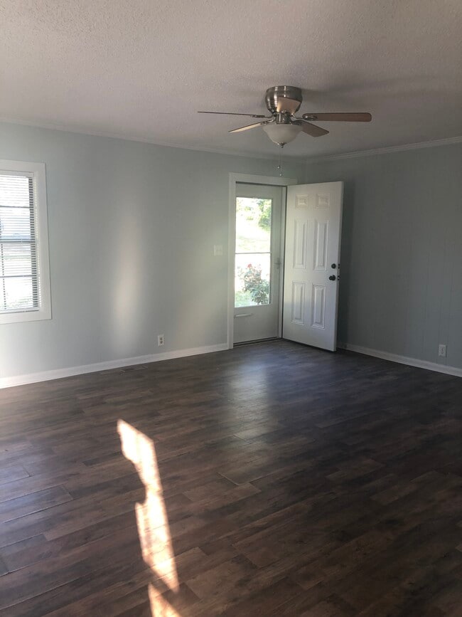 2245 NC 55 W in Coats, NC - Building Photo - Building Photo