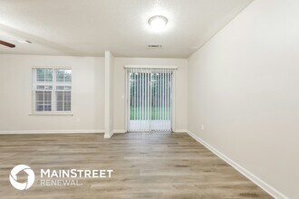 700 Parkway Rd in Union City, GA - Foto de edificio - Building Photo