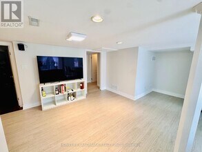 7 Captain Francis Dr in Markham, ON - Building Photo - Building Photo