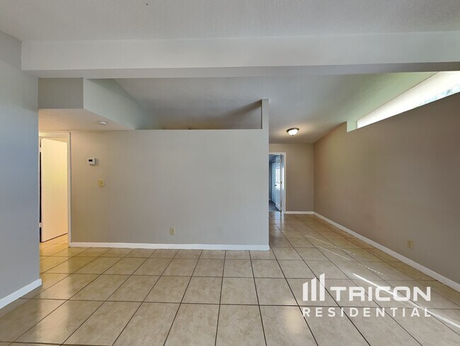 2869 Webley Dr NE in Largo, FL - Building Photo - Building Photo