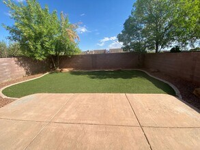 10268 Chigoza Pine Ave in Las Vegas, NV - Building Photo - Building Photo