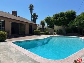 12825 Waddell St in Los Angeles, CA - Foto de edificio - Building Photo