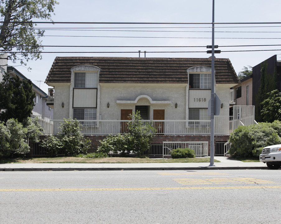 11614 Moorpark St in Studio City, CA - Building Photo