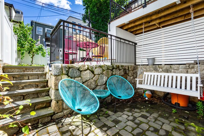 452 W 4th St, Unit 1 in Boston, MA - Building Photo - Building Photo
