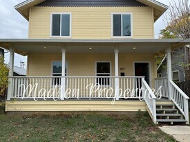 2127 Hewitt Ave in Oroville, CA - Building Photo