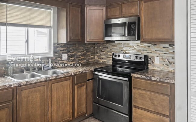 972 Concord Ave in Akron, OH - Foto de edificio - Building Photo