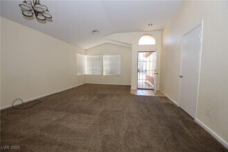 5200 Brookmere Dr in Las Vegas, NV - Building Photo - Building Photo