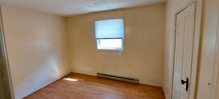 405 Euclid Ave, Unit 4 in Milroy, MN - Building Photo - Building Photo