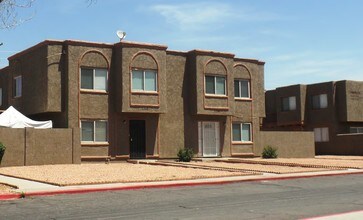 Hallcraft Villas West in Phoenix, AZ - Foto de edificio - Building Photo