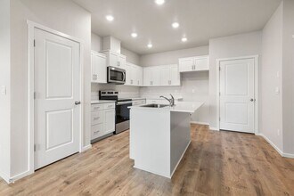 3422 SW Hartley Ave in Gresham, OR - Building Photo - Building Photo