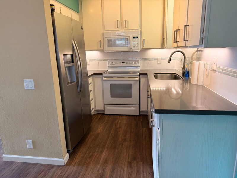 4015 Porte La Paz in San Diego, CA - Building Photo