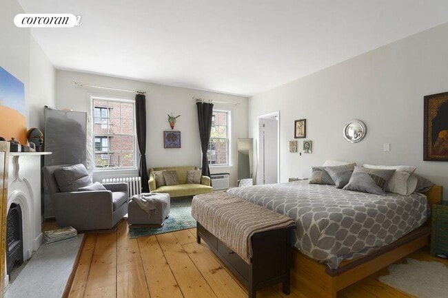 210 W 15th St in New York, NY - Building Photo - Building Photo
