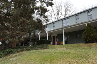 205 N Essex Ave in Narberth, PA - Foto de edificio - Building Photo