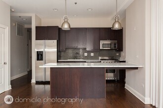 101 W Superior St in Chicago, IL - Building Photo - Building Photo