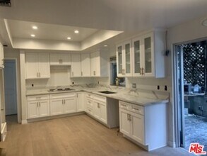 370 S Elm Dr in Beverly Hills, CA - Building Photo - Building Photo