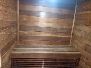 200 SE 15th Rd, Unit 8J in Miami, FL - Building Photo - Building Photo