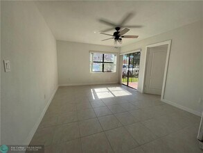 6485 W 27th Ave-Unit -11-42 in Hialeah, FL - Building Photo - Building Photo