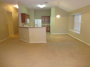 1051 Wood Stream Dr in Grand Prairie, TX - Foto de edificio - Building Photo