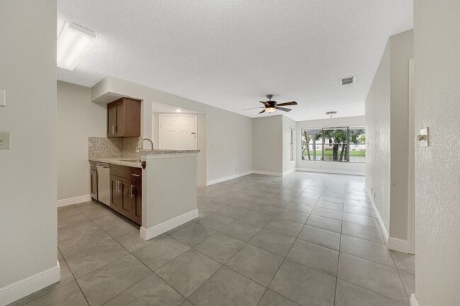 2926 S University Dr in Davie, FL - Building Photo - Building Photo