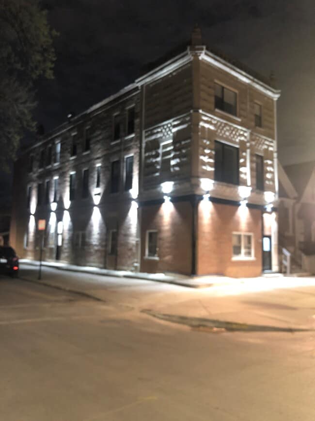 3601 S Winchester Ave, Unit 2 Rear in Chicago, IL - Building Photo - Building Photo