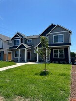 16 Sand Ridge Ct in Lebanon, OR - Building Photo