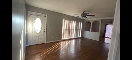 10520 Sandra Lynn Dr in Dallas, TX - Building Photo - Building Photo