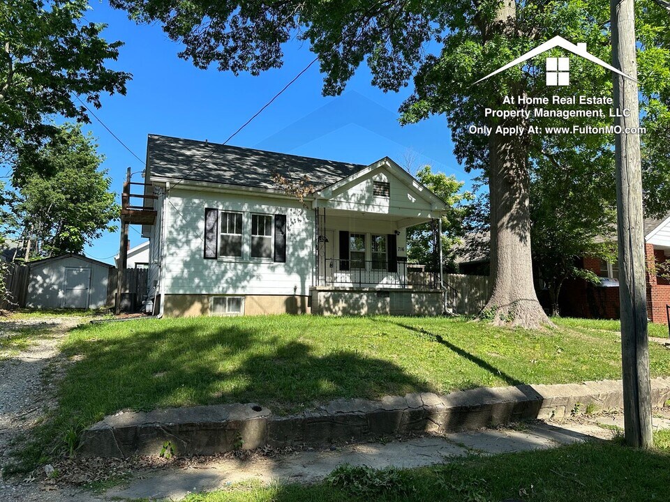 716 Grand Ave in Fulton, MO - Building Photo