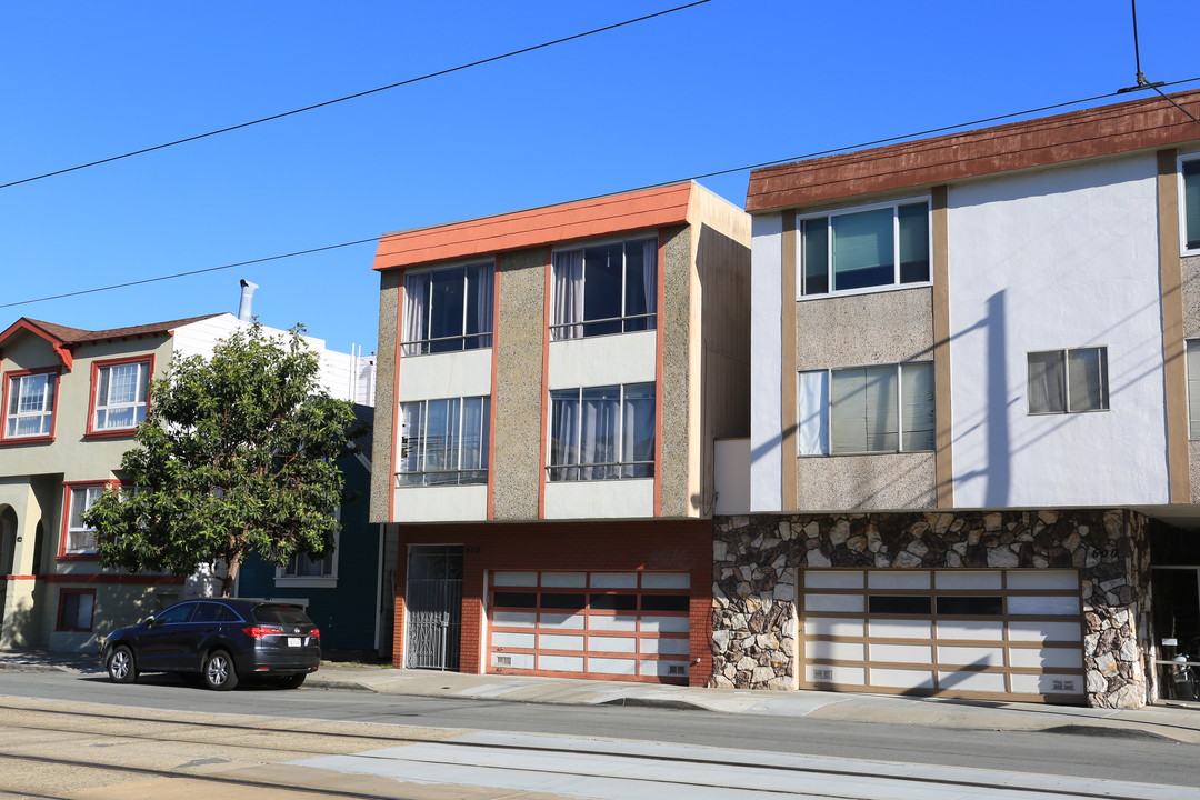 608 Judah St in San Francisco, CA - Building Photo