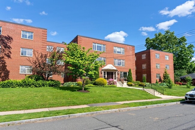 30 Outlook Ave in West Hartford, CT - Building Photo - Building Photo