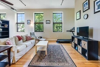 220 Spencer Ave, Unit 201 in Chelsea, MA - Building Photo - Building Photo