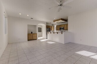 9392 Lakepoint Dr in Elk Grove, CA - Building Photo - Building Photo
