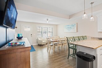 128 Ashworth Ave in Hampton, NH - Building Photo - Building Photo