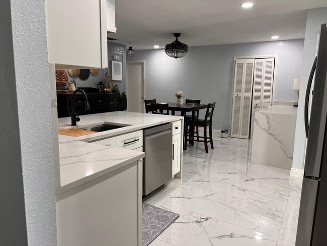 165 NW 78th Ave in Margate, FL - Building Photo - Building Photo