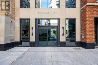 327-4327 King St W in Toronto, ON - Building Photo - Building Photo