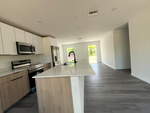 382 McArthur Blvd in Lehigh Acres, FL - Building Photo - Building Photo
