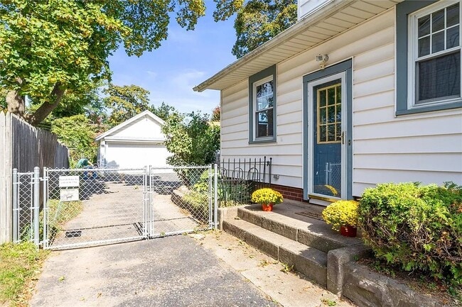 396 Stonewood Ave in Rochester, NY - Building Photo - Building Photo