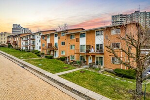 129 Baywood Ave in Pittsburgh, PA - Building Photo