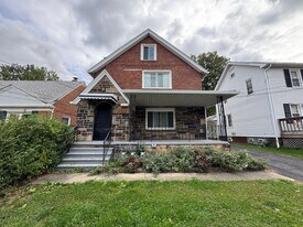 1405 Sheffield Rd in South Euclid, OH - Building Photo