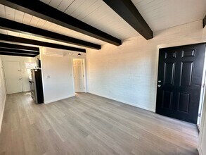 345 E Taylor St, Unit 4 in Reno, NV - Building Photo - Building Photo