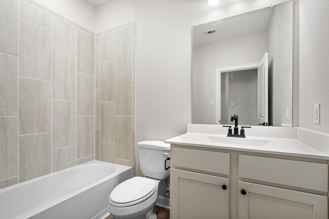 1022 Whispering Winds Dr in Beasley, TX - Building Photo - Building Photo