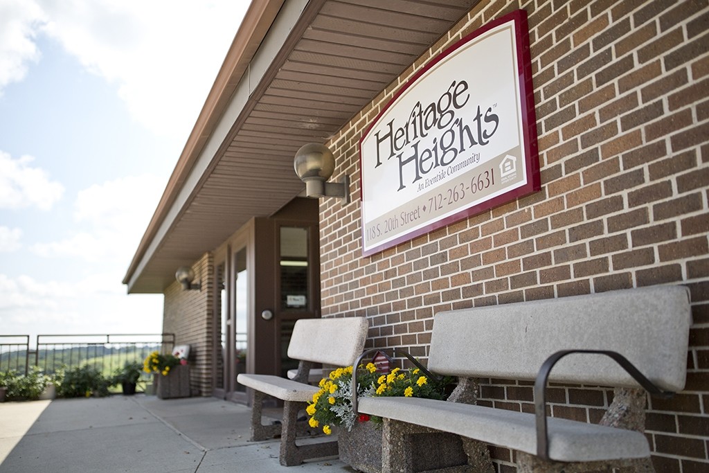 Eventide - Heritage Heights in Denison, IA - Foto de edificio