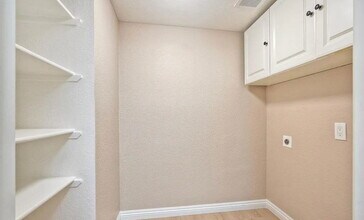 12023 Alta Carmel Ct in San Diego, CA - Building Photo - Building Photo