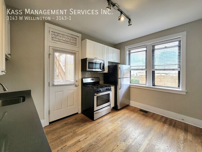 3143 W Wellington Ave in Chicago, IL - Building Photo - Building Photo