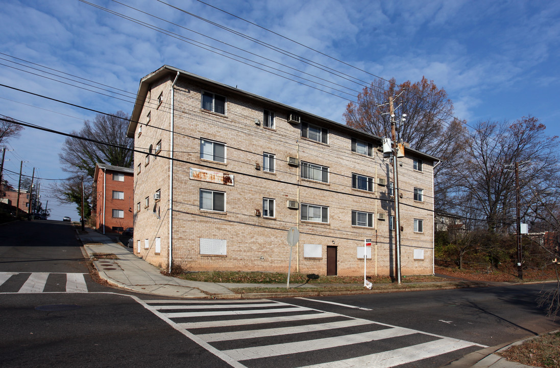 5058 Astor Pl SE in Washington, DC - Foto de edificio