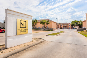 Villas Laredo in Laredo, TX - Foto de edificio - Building Photo