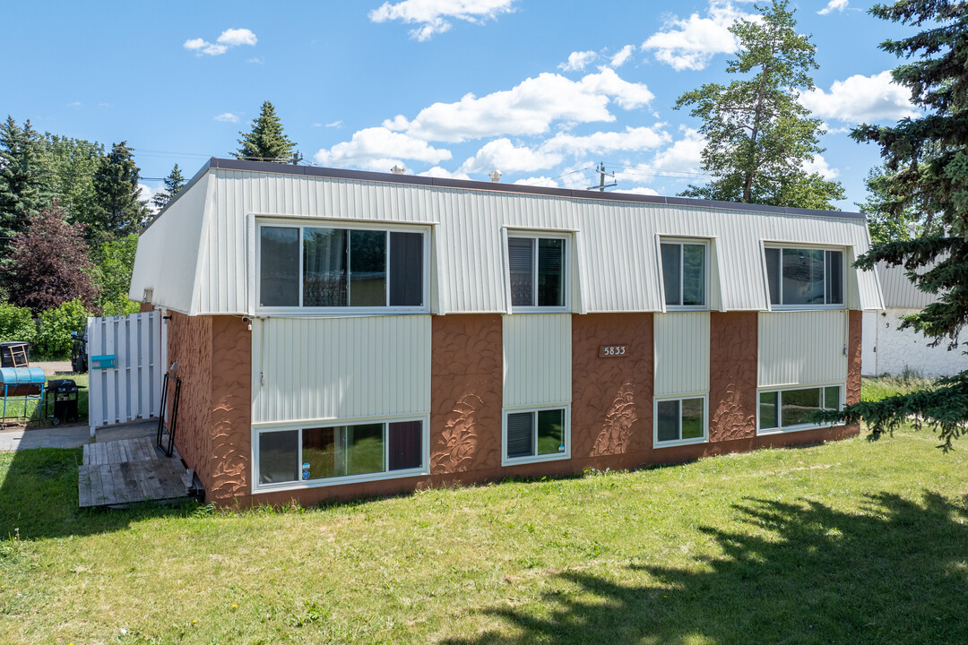 5837 60 Av in Red Deer, AB - Building Photo