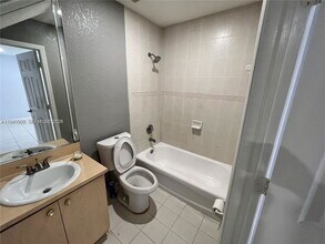 10644 NW 87th Ct in Hialeah, FL - Building Photo - Building Photo