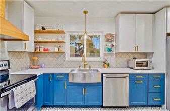 19036 Plummer St in Los Angeles, CA - Building Photo - Building Photo