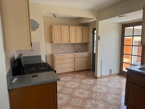 5219 E Hanbury St in Long Beach, CA - Building Photo - Building Photo